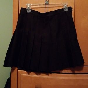 American Apparel black pleated skirt